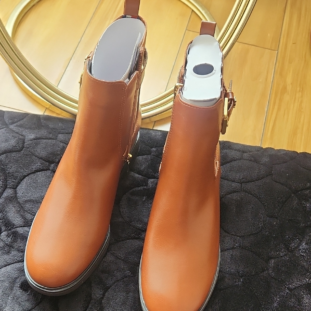 Elegant Tan Ankle Boots